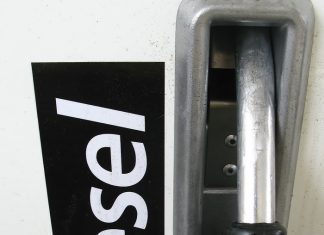 ’n Kykie na dieselpryse en -gebruik oor tyd