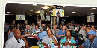 WEGBREEKSESSIES sit koppe bymekaar oor aktuele sake in bedryf