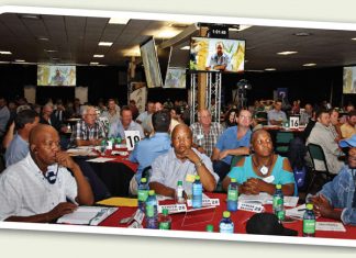 WEGBREEKSESSIES sit koppe bymekaar oor aktuele sake in bedryf