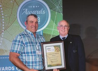 Laat voordelige voetspore na