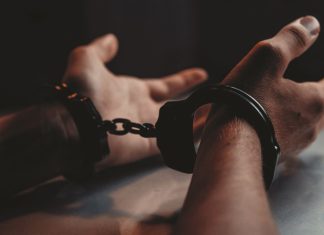 Burgerlike en onregmatige arrestasies: Wat sê die wet?