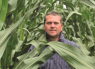 LEERGIERIGE JONGBOER DEEL GRAAG SY KENNIS