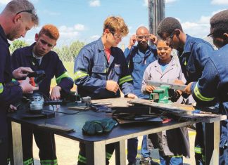 Opgeleide ambagslui gesog op plase