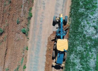 ORGANISASIES en AGRIBESIGHEDE spring in om paaie te herstel