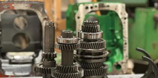Hoe verskil trekkerdienskoste volgens fabrikaat en plek?