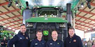 JOHN DEERE WYS WEER SY UNIEKE GROEN