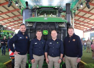 JOHN DEERE WYS WEER SY UNIEKE GROEN