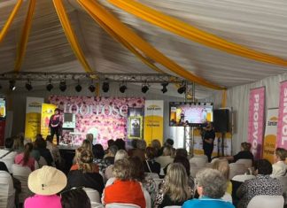 Stories, musiek en saamkuier sorg vir vol sale