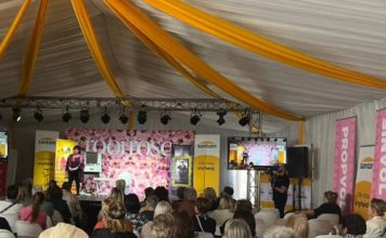Stories, musiek en saamkuier sorg vir vol sale
