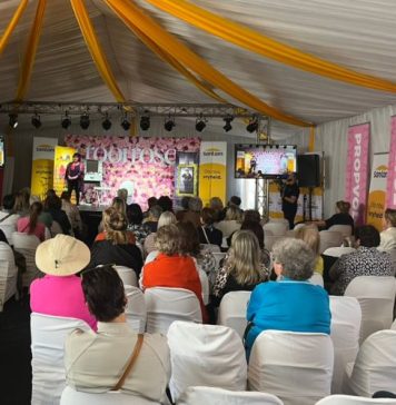 Stories, musiek en saamkuier sorg vir vol sale