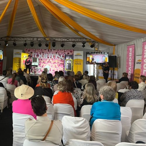 Stories, musiek en saamkuier sorg vir vol sale
